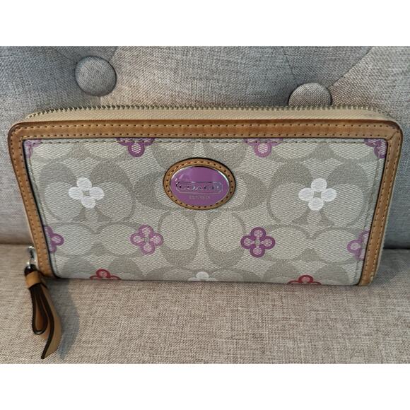 Coach Peyton Clover Signature Accordion zip around wallet canvas & leather - Picture 1 of 11